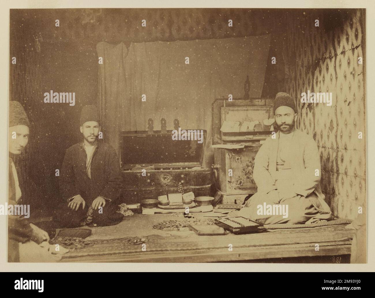 [Sans titre] [sans titre], 19th siècle. Photographie argentée à l'albumine, 13 9/16 x 10 1/2 po (34,4 x 26,7 cm). Arts du monde islamique 19th siècle Banque D'Images