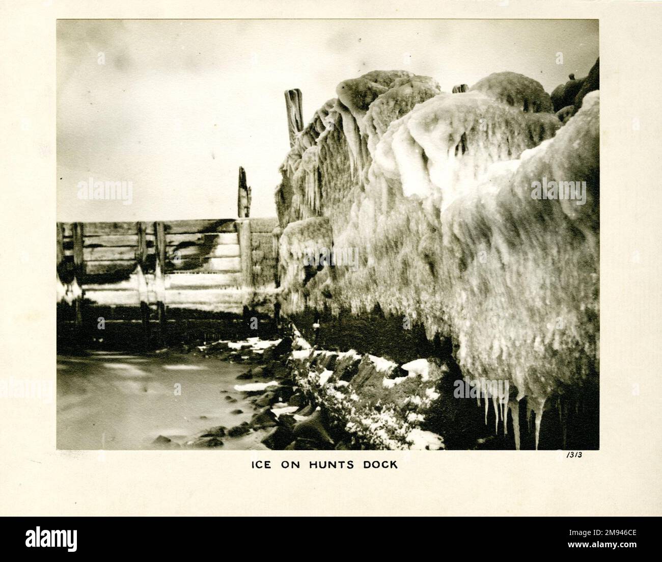 ICE on Front's Dock Lower End, Brooklyn George Bradford Brainerd (cuisine américaine, 1845-1887). Glace sur le quai inférieur de Front's Dock, Brooklyn, Californie 1872-1887. Collodion verre argent plaque humide négatif ca. 1872-1887 Banque D'Images ICE on Front's Dock Lower End, Brooklyn George Bradford Brainerd (cuisine américaine, 1845-1887). Glace sur le quai inférieur de Front's Dock, Brooklyn, Californie 1872-1887. Collodion verre argent plaque humide négatif ca. 1872-1887 Banque D'Images