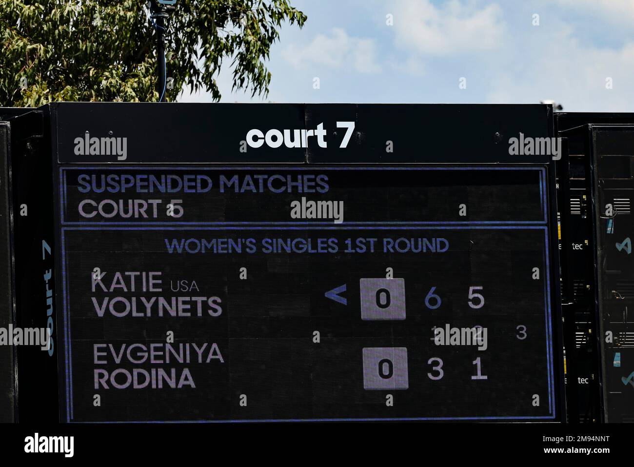 Melbourne, Australie. 17th janvier 2023. Le tableau de bord d'un court de tennis informe sur l'annulation des matchs. En raison des températures extrêmes, les matchs à l'Open d'Australie ont été suspendus sur les terrains extérieurs. Credit: Frank Molter/dpa/Alay Live News Banque D'Images