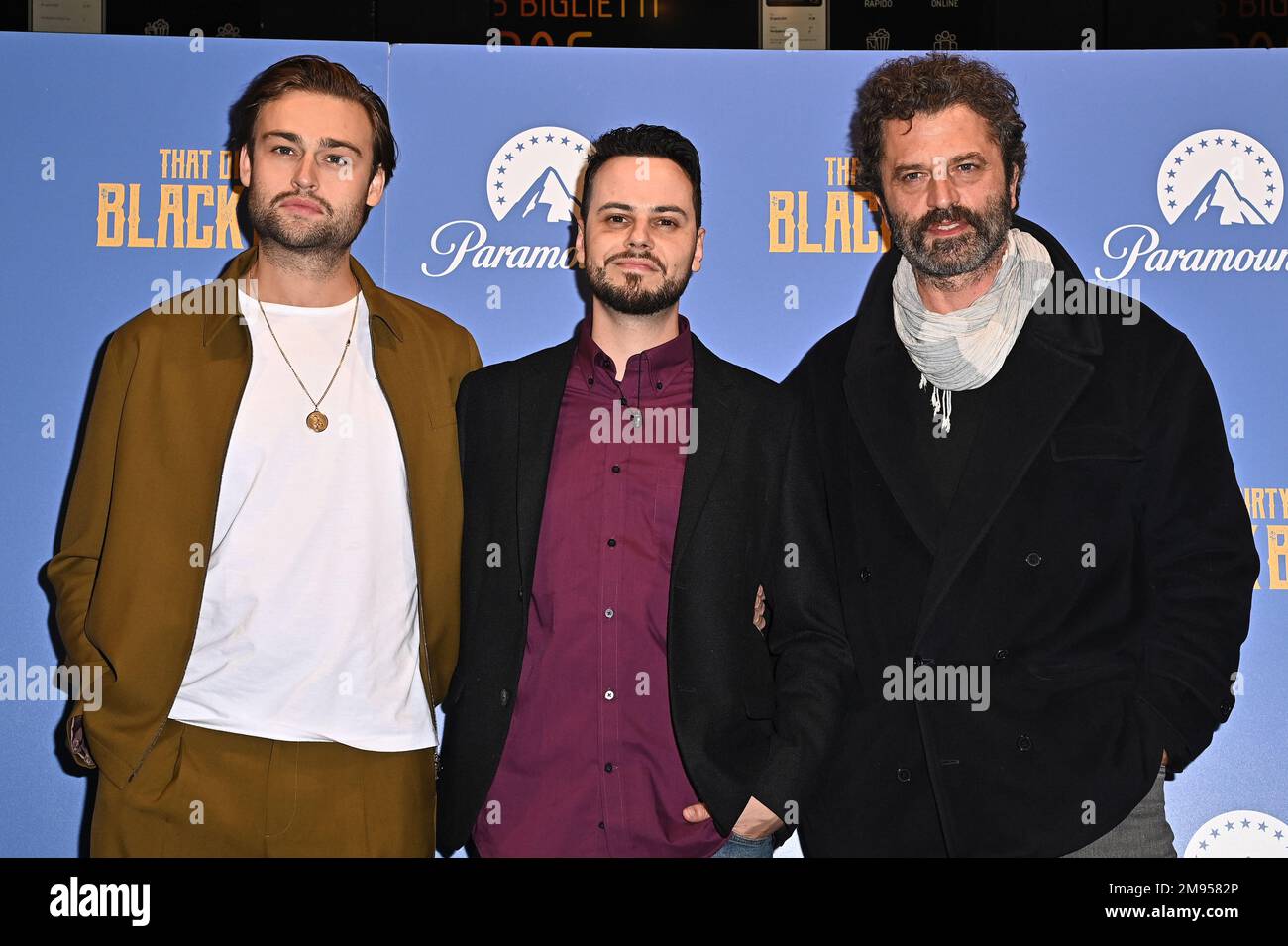 Douglas Booth , Mauro Aragona , Guido Caprino Photocall de la série  Paramount+ -que sac noir sale- Rome, Italie 16th janvier 2023 ©SGPItalia ID  128787 Not exclusive Photo Stock - Alamy