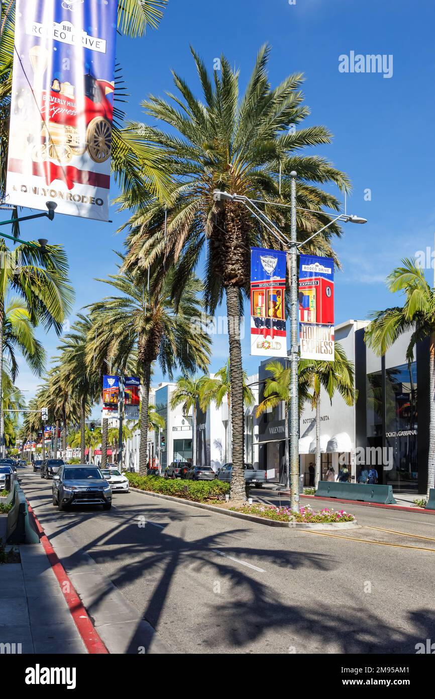 Los Angeles, Etats-Unis - 5 novembre 2022: Rodeo Drive shopping de luxe boulevard portrait format à Beverly Hills Los Angeles aux Etats-Unis Banque D'Images