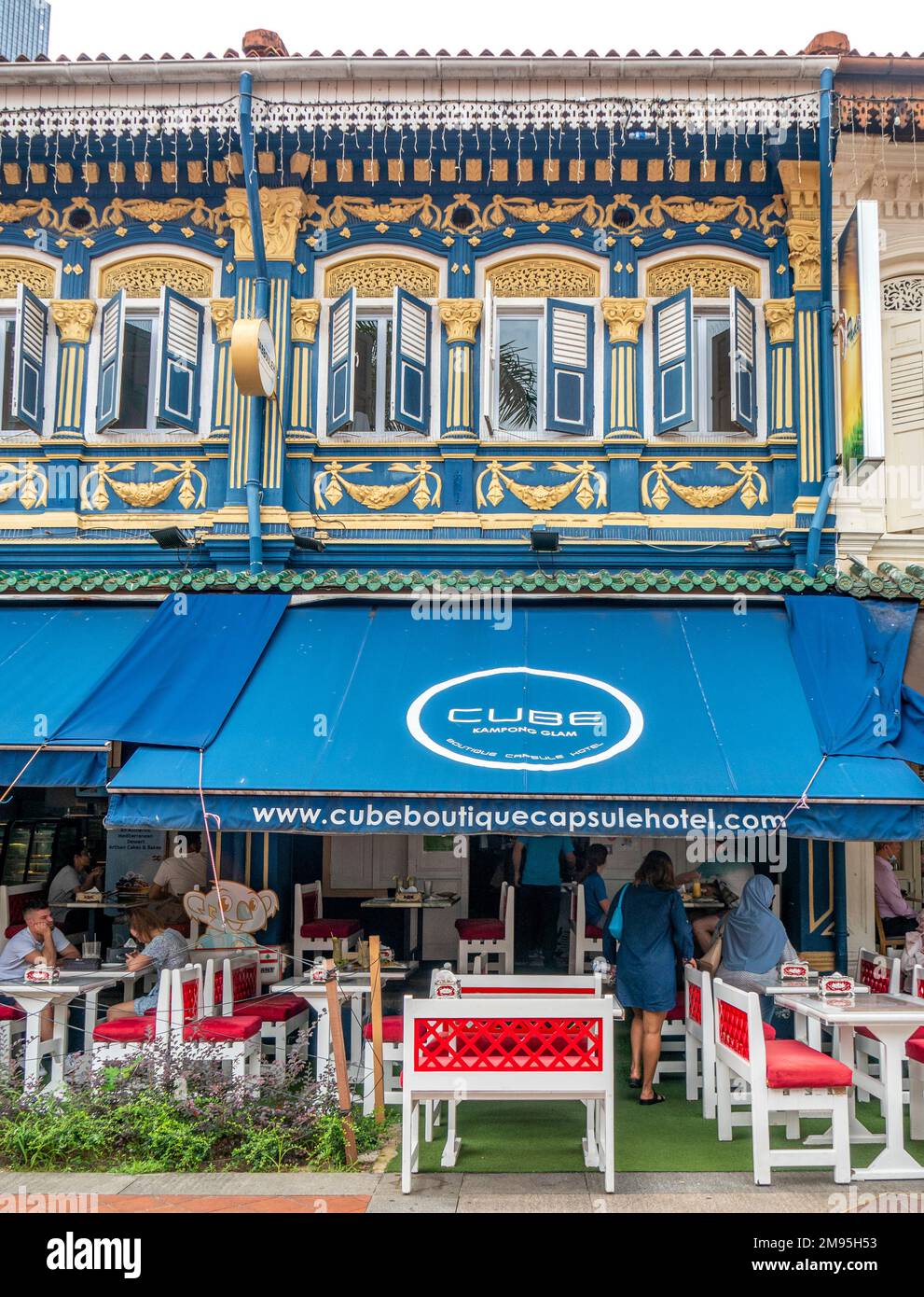 Restaurants et hôtels de charme bordant Bussorah Street dans le quartier arabe de Singapour Banque D'Images