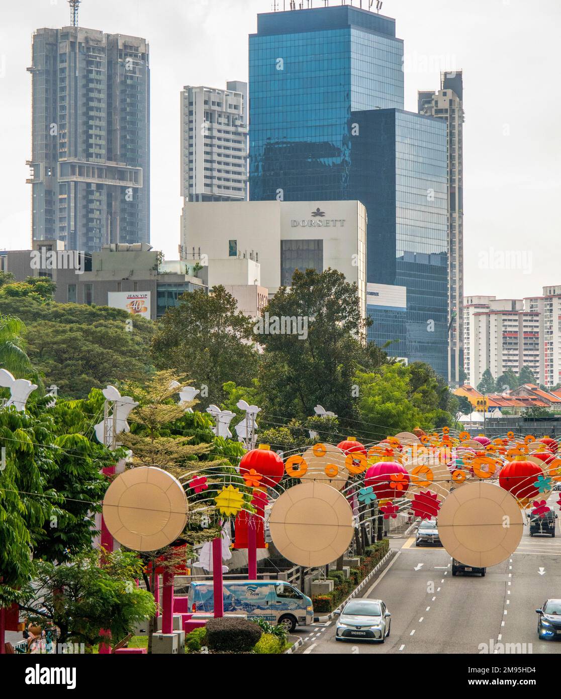 Décorations du nouvel an chinois pour l'année du lapin au-dessus de New Bridge Road Chinatown de Singapour. Banque D'Images
