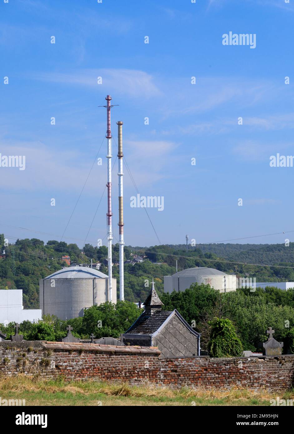 La centrale nucléaire de Tihange en Belgique, août 2022. Situé sur la rive droite de la Meuse, le site se compose de trois deuxième génération Banque D'Images
