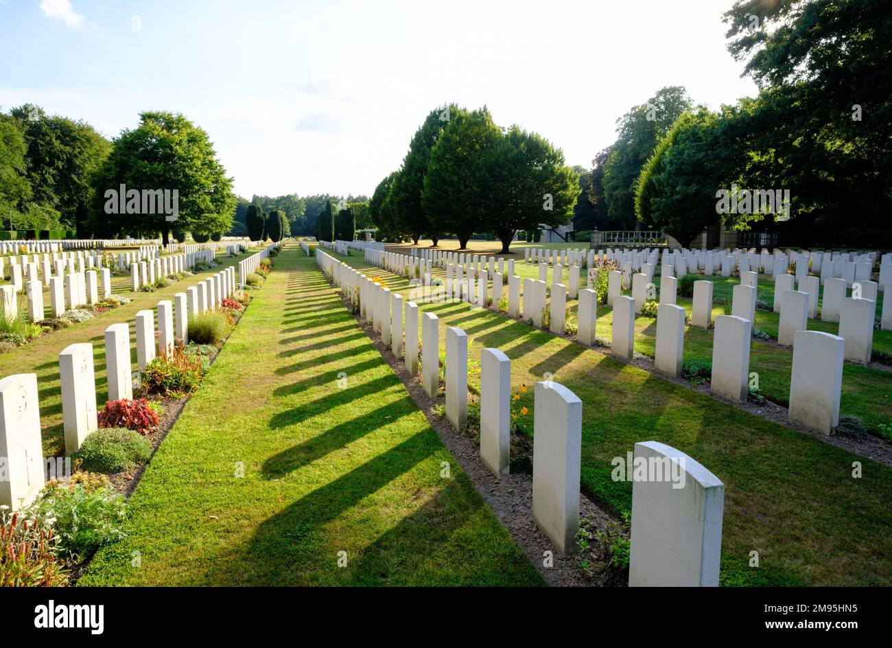 Allemagne: Cimetière de guerre de la forêt de Reichswald, le plus grand cimetière du Commonwealth d'Allemagne. Il détient les restes de 7,654 soldats. Banque D'Images