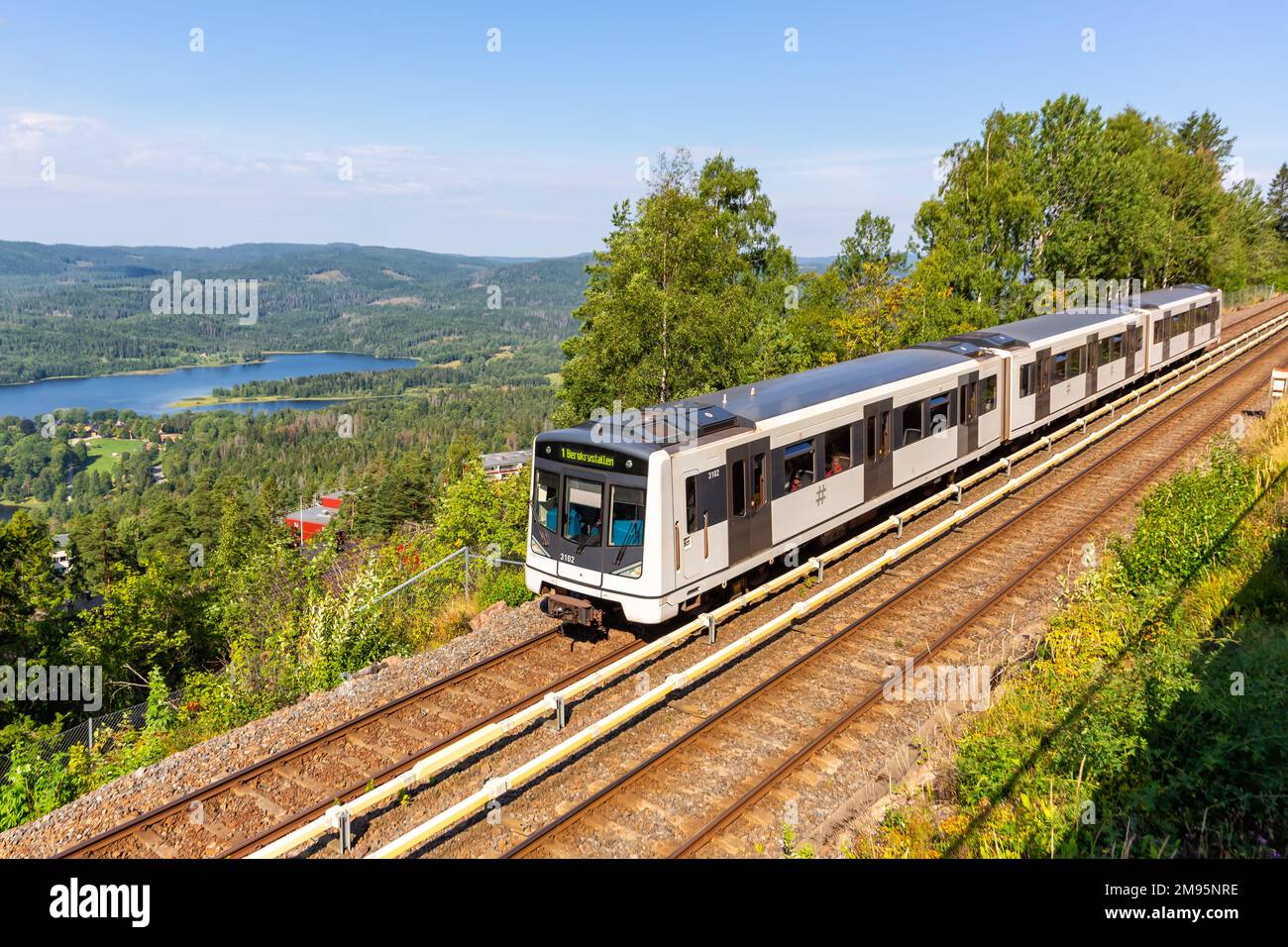 Oslo, Norvège - 15 août 2022: Métro Tunnelbane à Holmenkollen, transports publics à Oslo, Norvège. Banque D'Images