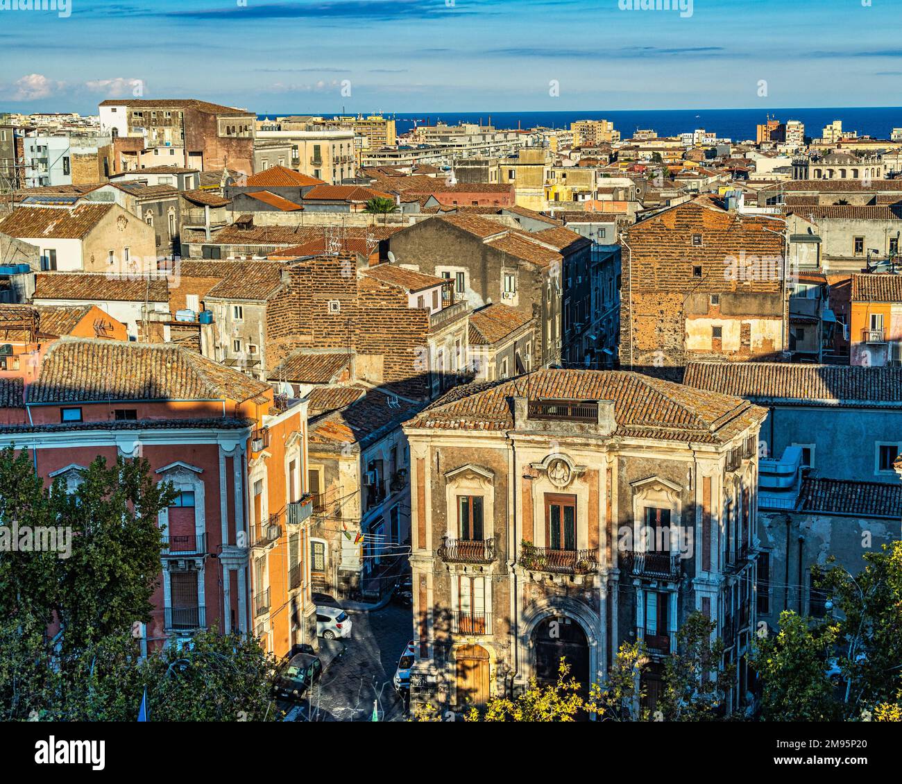 Vue aérienne de la ville de Catane et de son port commercial. Catane, Sicile, Italie, Europe Banque D'Images
