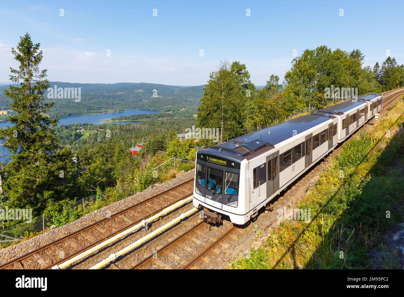 Oslo, Norvège - 15 août 2022: Métro Tunnelbane à Holmenkollen, transports publics à Oslo, Norvège. Banque D'Images