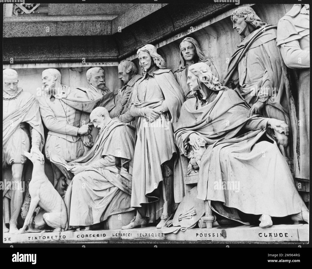 Une des frises sculptées autour de la base du Mémorial Albert, représentant des artistes célèbres de la Renaissance tels que Tintoretto, Coreggio, Velasquez, Poussin, etc Banque D'Images