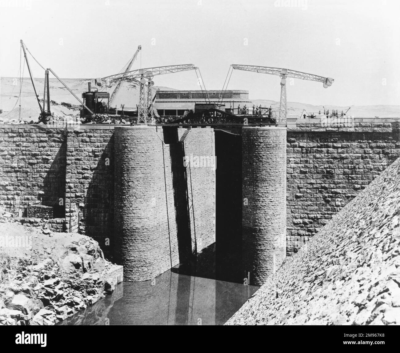 L'entrée en amont des écluses de l'ancien ou du bas barrage d'Assouan, achevée en 1902. Banque D'Images