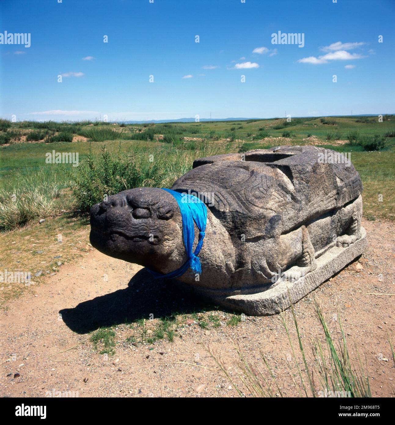 Une des deux célèbres tortues de pierre sainte ou tortues à Karakorum, Mongolie, non loin des murs du monastère d'Erdene Zuu. Banque D'Images