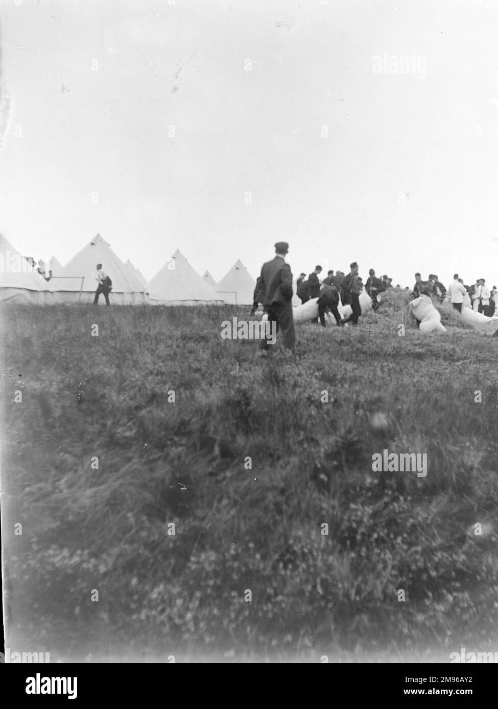 Les gens du camp d'entraînement de l'école penally entre Tenby et Pembroke à Pembrokeshire, Dyfed, au sud du pays de Galles. Banque D'Images