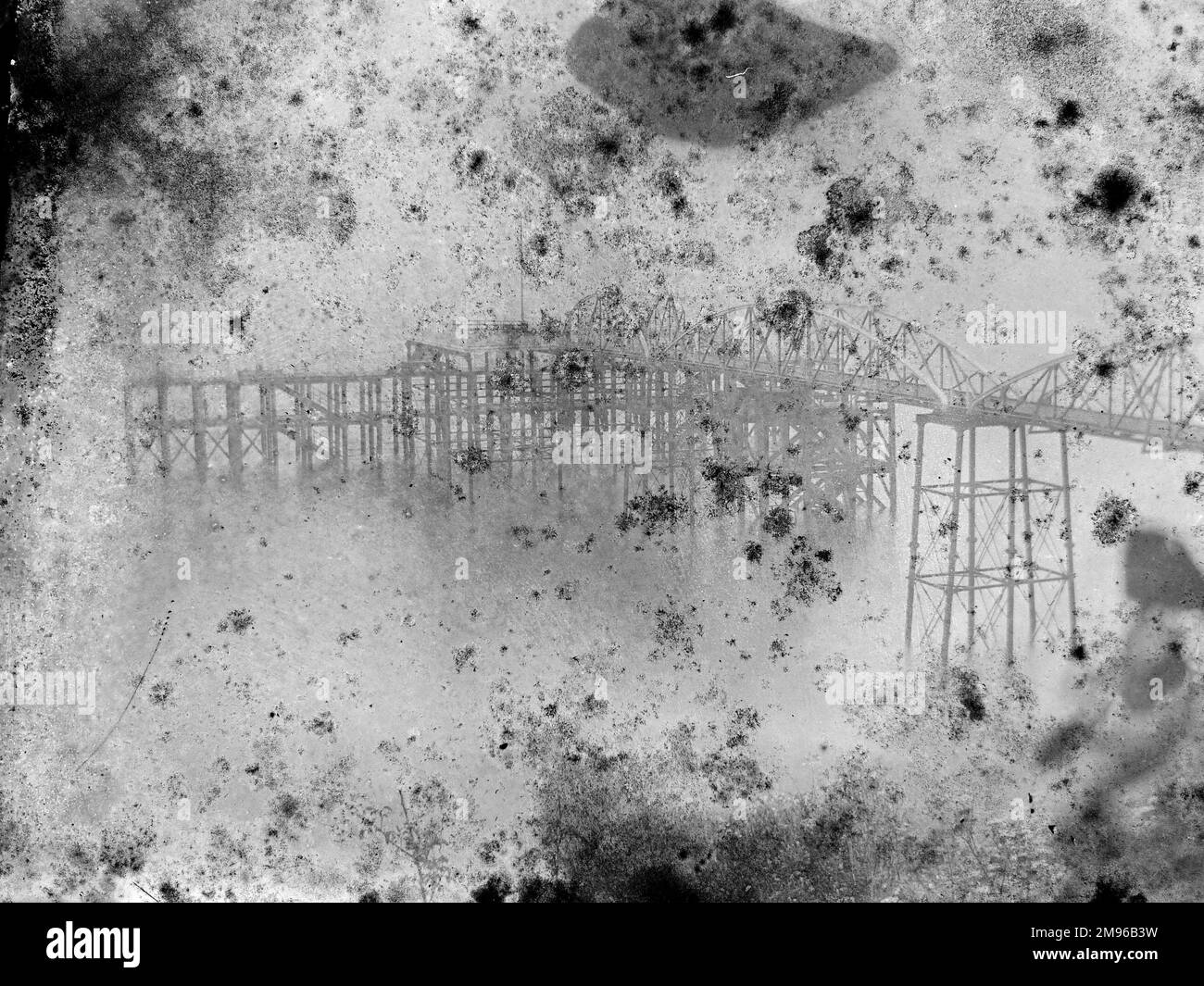 Vue sur le Royal Victoria Pier dans la ville balnéaire de Tenby, Pembrokeshire, Dyfed, au sud du pays de Galles. La jetée a été construite en 1897 et a officiellement ouvert ses portes en 1899. Il a été conçu comme une jetée à vapeur pour les services des stations voisines du sud du pays de Galles, ainsi que de North Devon et Somerset jetées. Il a été démoli progressivement entre 1946 et 1953. Banque D'Images