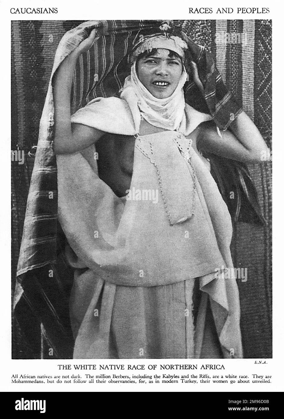 Femme berbère nord-africaine. Banque D'Images