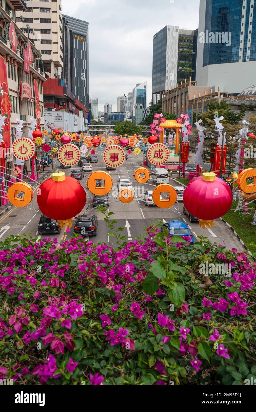 Bouganvillea Singapour décorations du nouvel an rose et chinois pour l'année du lapin sur le quartier chinois de New Bridge Road Singapour. Banque D'Images