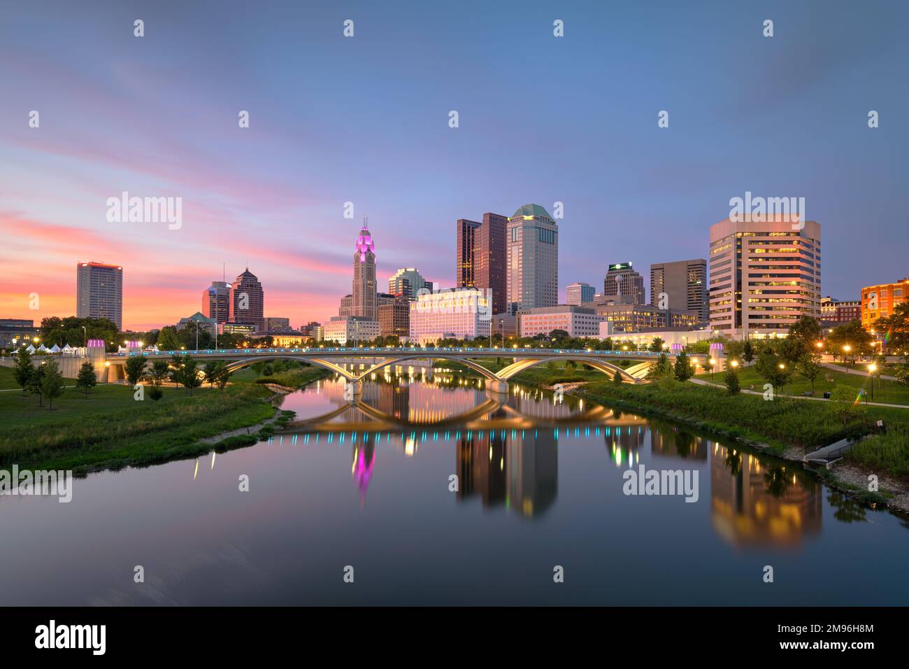Columbus, Ohio, USA Skyline sur la rivière au crépuscule. Banque D'Images