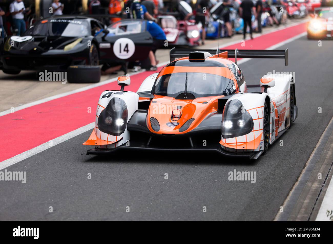 Neil Glover et Jason Greenss', Orange et White Ligier LMP3, lors de la session de qualification des Masters Endurance Legends; Silverstone Classic 2022 Banque D'Images