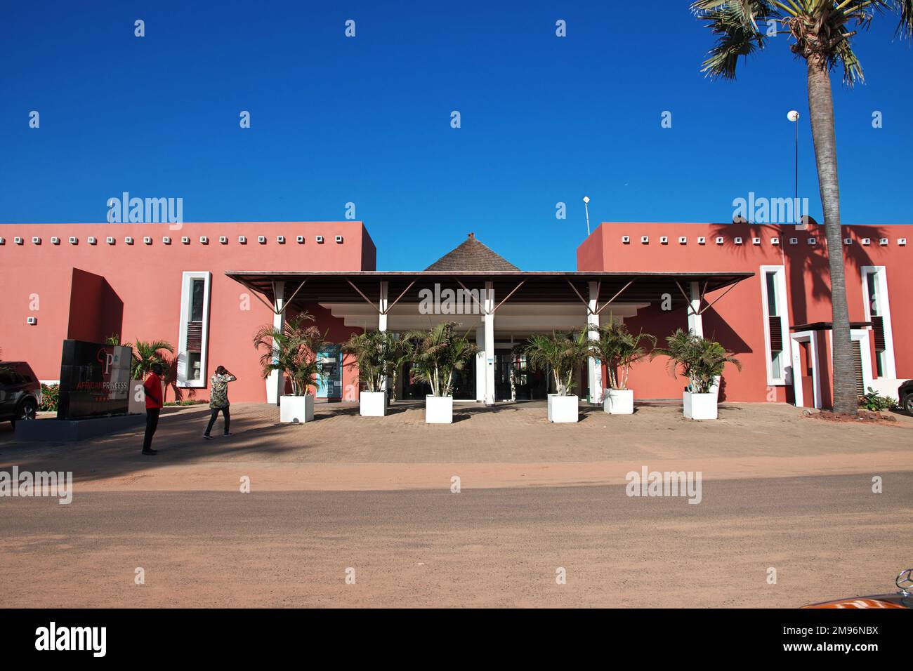 Hôtel sur la côte de l'océan Atlantique dans la région de Serekunda, Gambie, Afrique de l'Ouest Banque D'Images