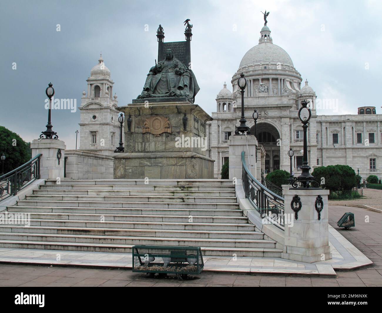 Inde, Bengale-Occidental, Kolkata, centre-ville: Victoria Memorial (époque coloniale), statue de la reine Victoria. Banque D'Images