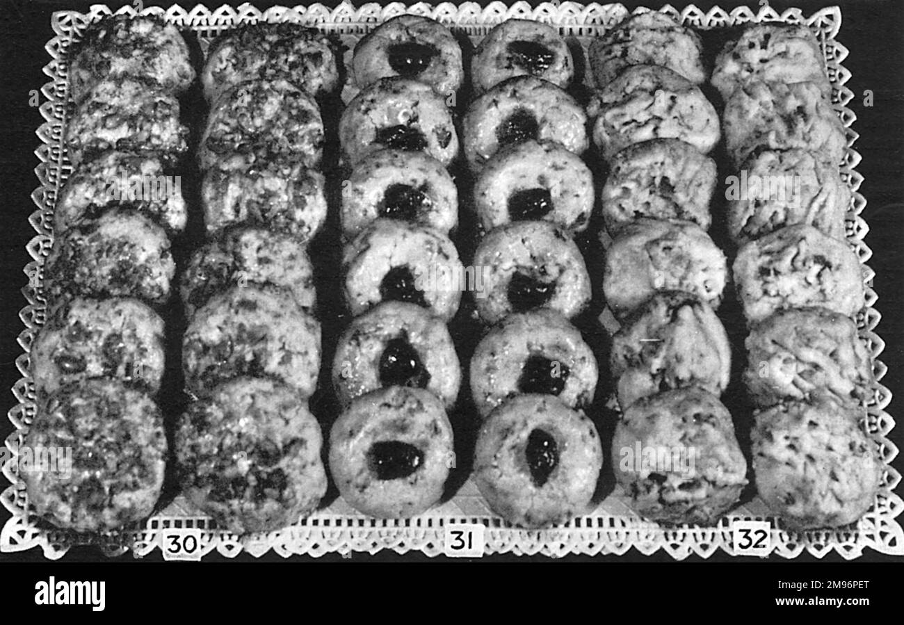 Desserts macarons et pains à thé. (30 + 31) pains de thé Date et Prune, (32) Cherry Rocks. Banque D'Images