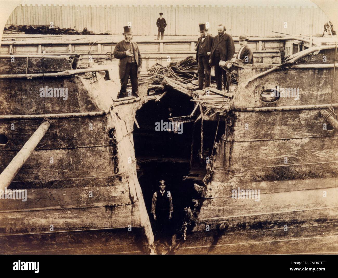 ?Wolf?(?) Bateau à vapeur à aubes frappé par le vapeur Fleetwood au large de la côte irlandaise en 1867., amarré vwsel avec ?v? en forme de fente en arc tribord du pont au-dessous de la ligne d'eau, 1868 Banque D'Images