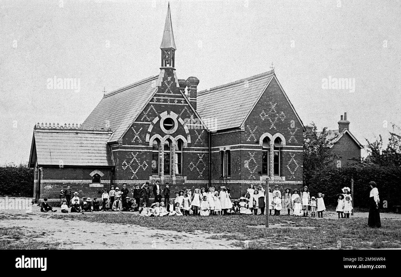 Une école élémentaire moderne se trouve maintenant sur le même site. Banque D'Images