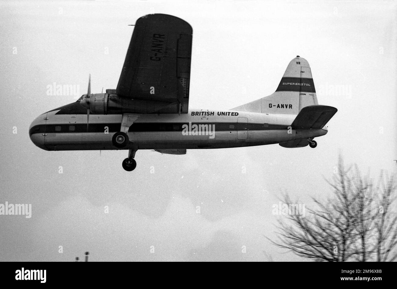 Bristol Freighter G-ANVR de British United Airways débarquant à Calais en France Banque D'Images