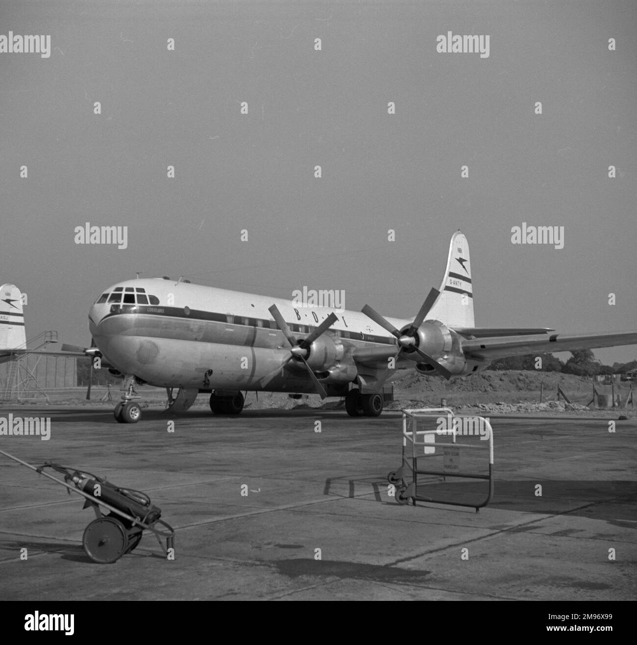 BOAC Stratocruiser “Coriolanus” a rejoint la flotte en 1954 en volant la route transatlantique. En 1959, “Coriolanus” a effectué le dernier service planifié de Stratocruiser, un voyage de retour à Accra via Barcelone et Kano. Banque D'Images