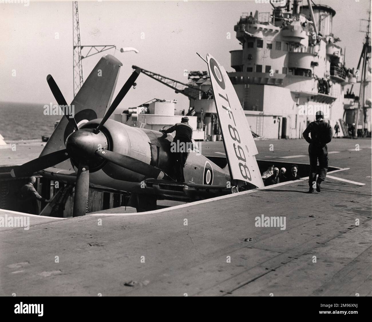 Un fauteur de la mer de Hawker X, TF898 ans, pendant les essais en mer à bord du HMS Victorious. Banque D'Images