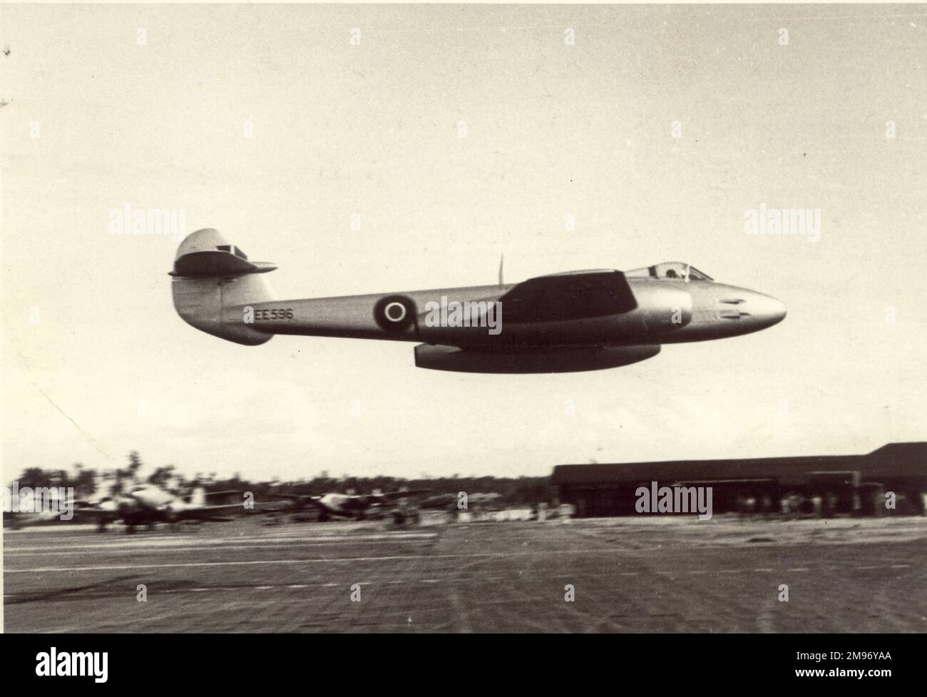 Le Capt Bird Wilson, GRP, bat l'aérodrome de Changi dans un Gloster Meteor F4, EE596. 1947. Banque D'Images
