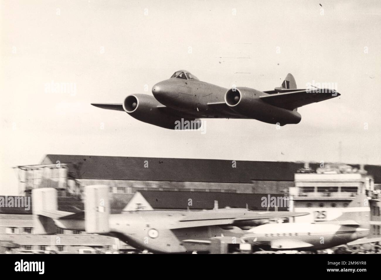 Gloster Meteor F4, RA491 ans, était initialement propulsé par deux turbojets à débit axial Rolls-Royce Avon. Il est vu ici au salon SBAC 1950. Banque D'Images