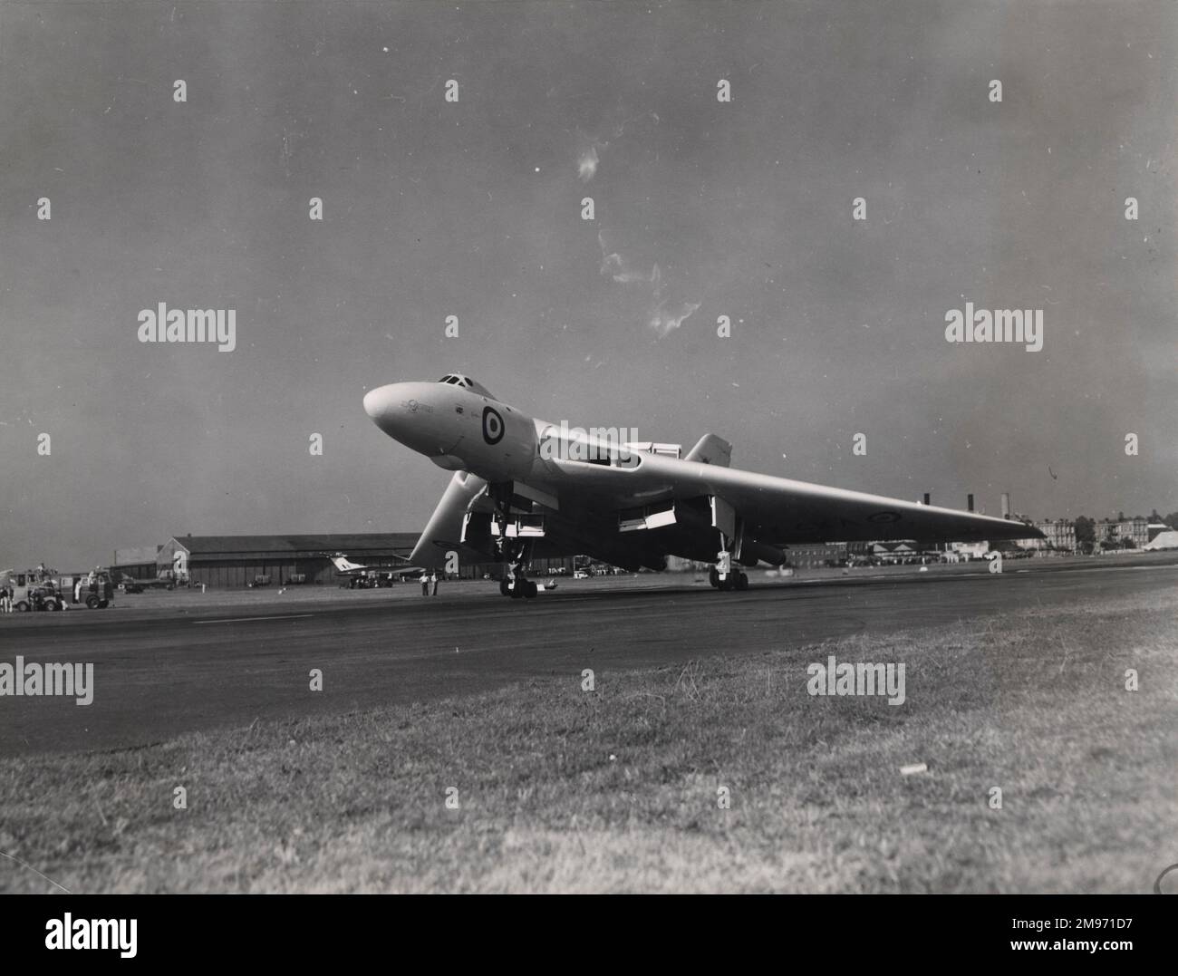 Le deuxième prototype Avro Vulcan, VX777, débarque à Farnborough (?). Banque D'Images