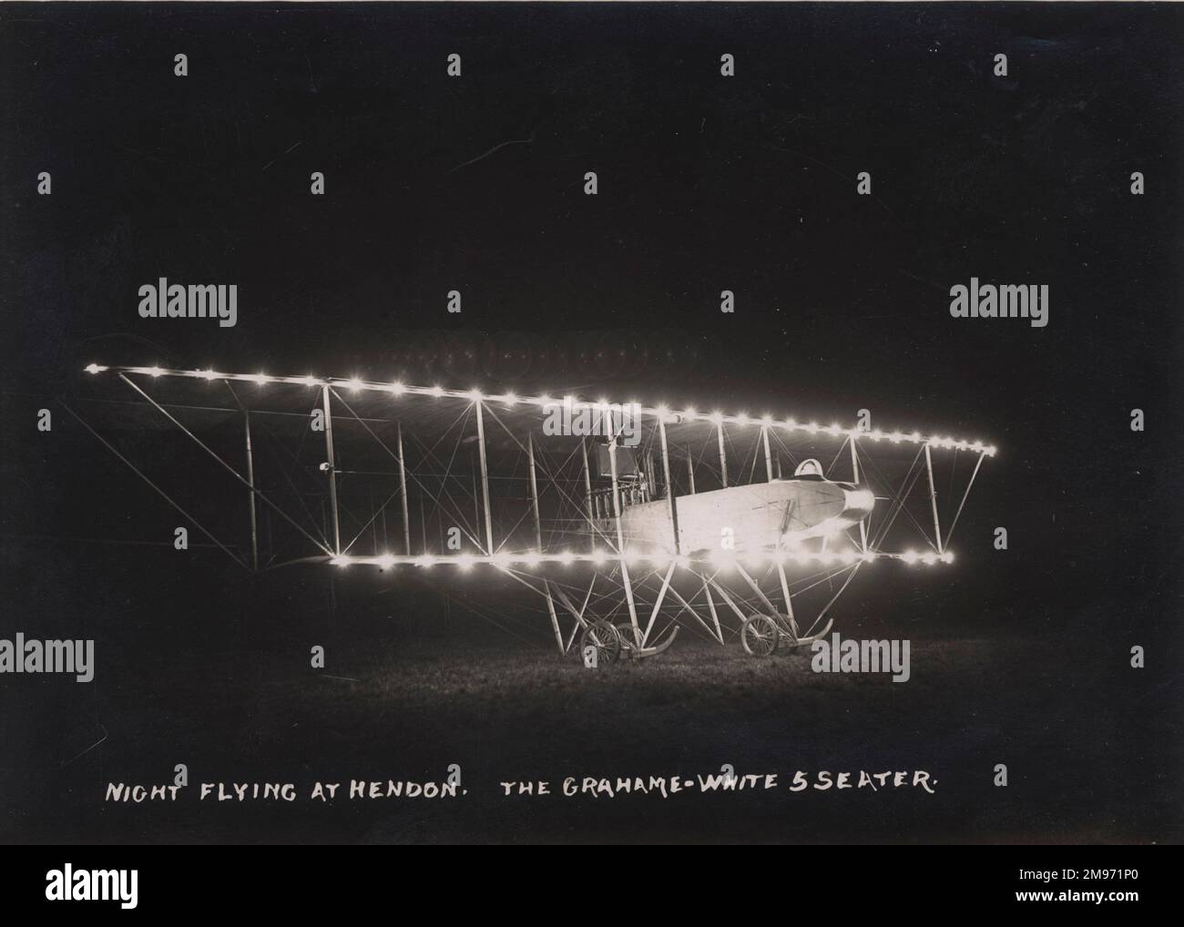 Grahame-White Type 10 Charabanc illuminé pour les expositions de nuit aux spectacles aériens de Hendon qui étaient très populaires. Banque D'Images