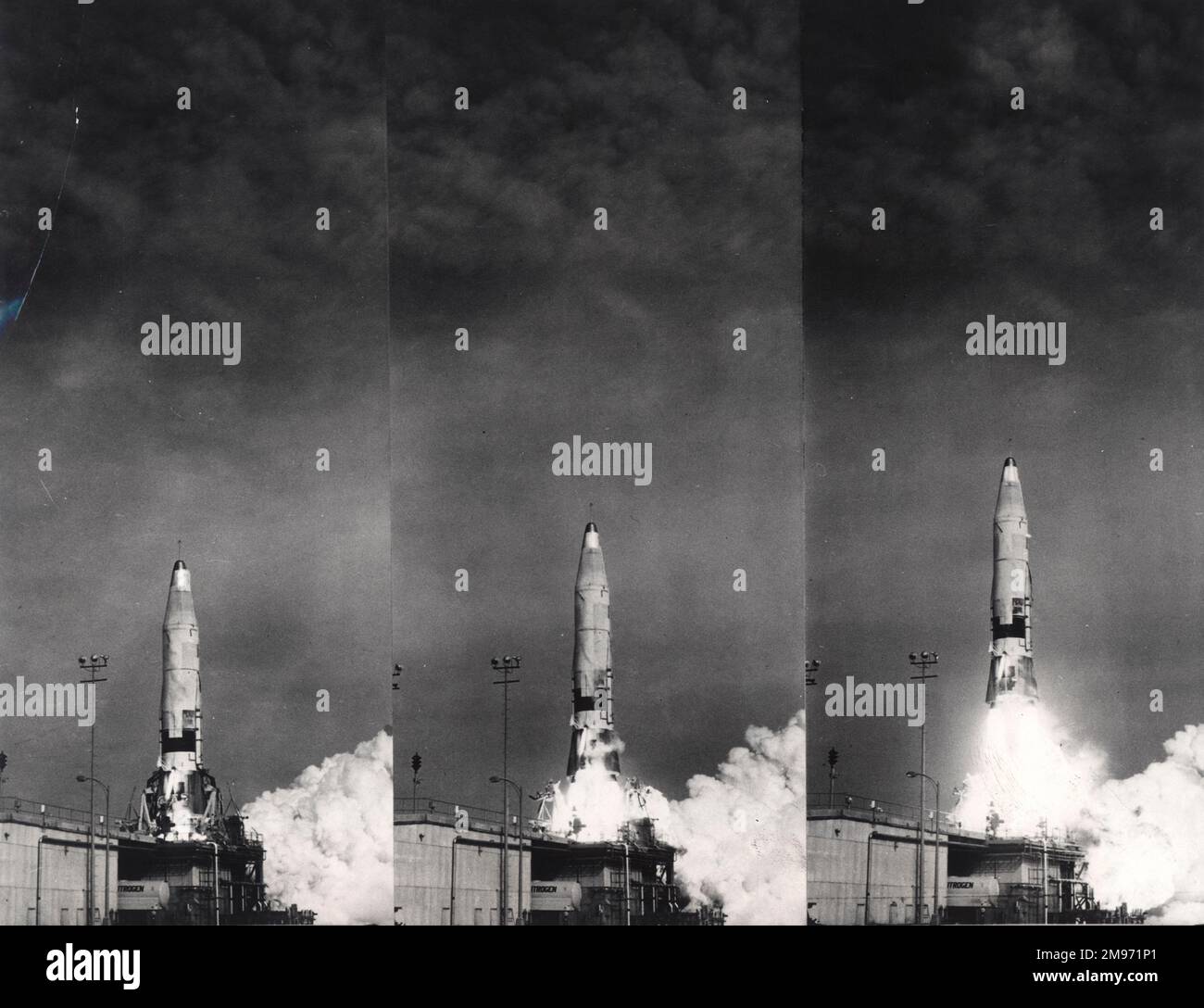 Séquence de photos d'un lancement réussi d'essais au Centre d'essais de missiles de la Force aérienne à Cape Canaveral d'un Atlas de Convair SM-65 A ICBM. 10 janvier 1958. Banque D'Images