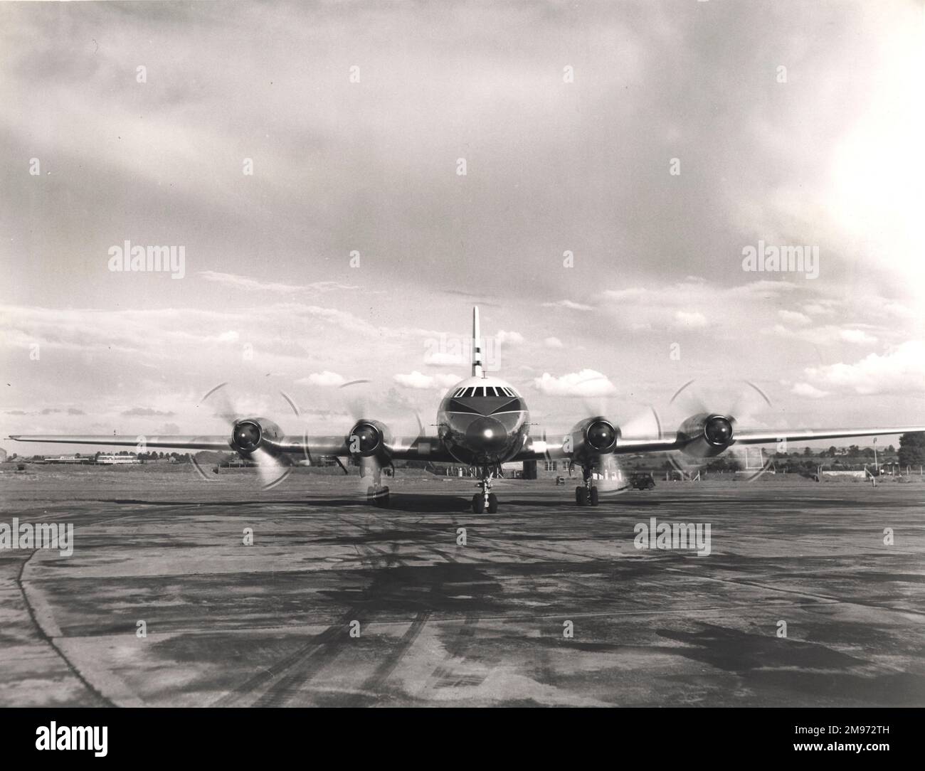 Le premier Bristol Britannia, G-ALBO, qui se présente après un vol d'essai à Filton. Banque D'Images