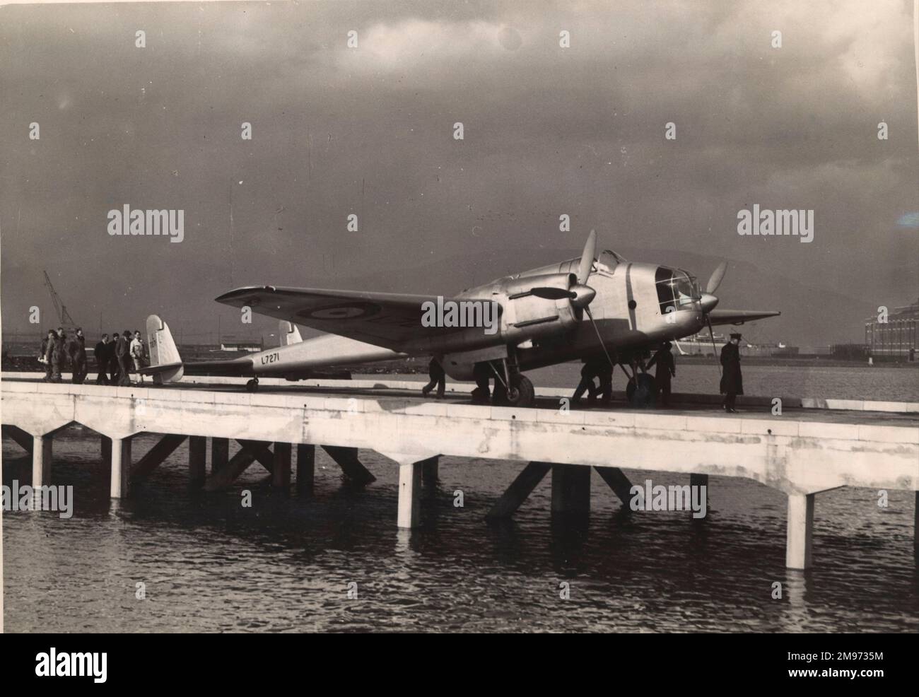 Handley page HP53 Hereford, L7271 ans, prototype sur le pont Conswater à Queen’s Island, Belfast, en février 1939. Banque D'Images