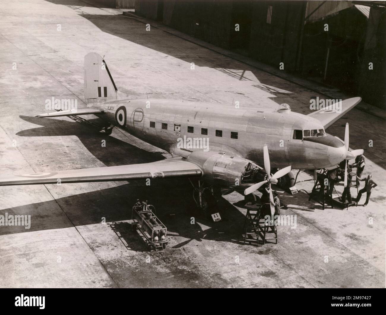 Douglas Dakota IV, KJ839, équipé de deux turbopropulseurs Armstrong Siddeley Mamba. Banque D'Images