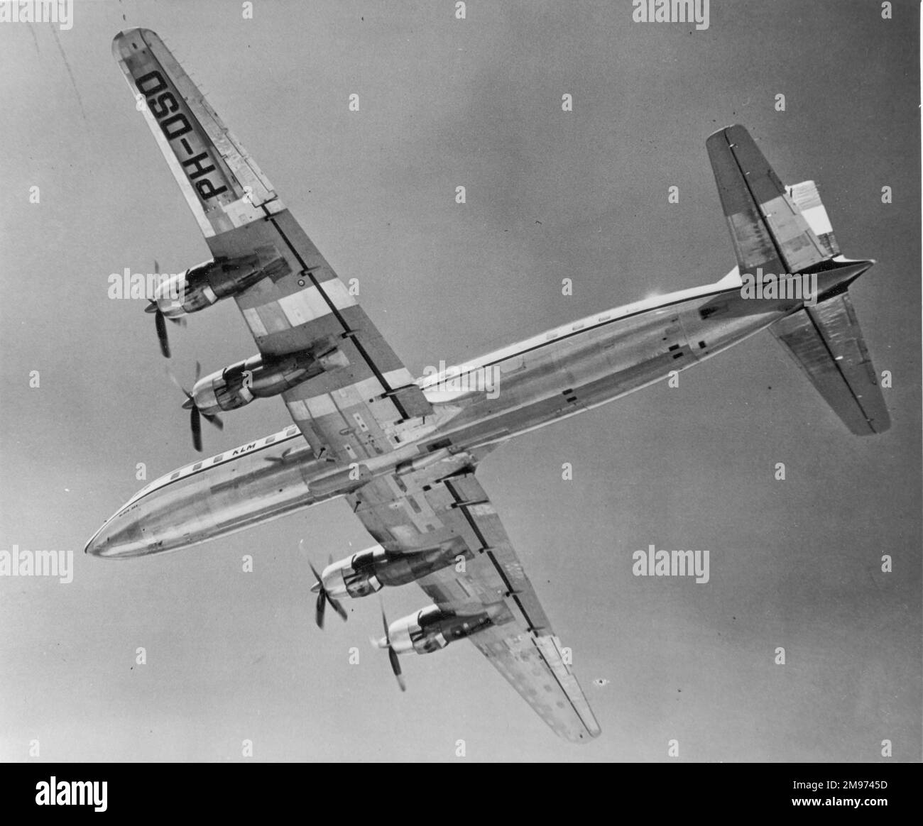 Douglas DC-7C, pH-DSD, Zwarte Zee, de KLM. Cet avion a atteint le plus long vol passager jusqu'à cette époque, en vol sans escale de long Beach, Californie, au Bourget, Paris, une distance de 6 148 miles en 21 heures 52 minutes en mai 1957. Banque D'Images