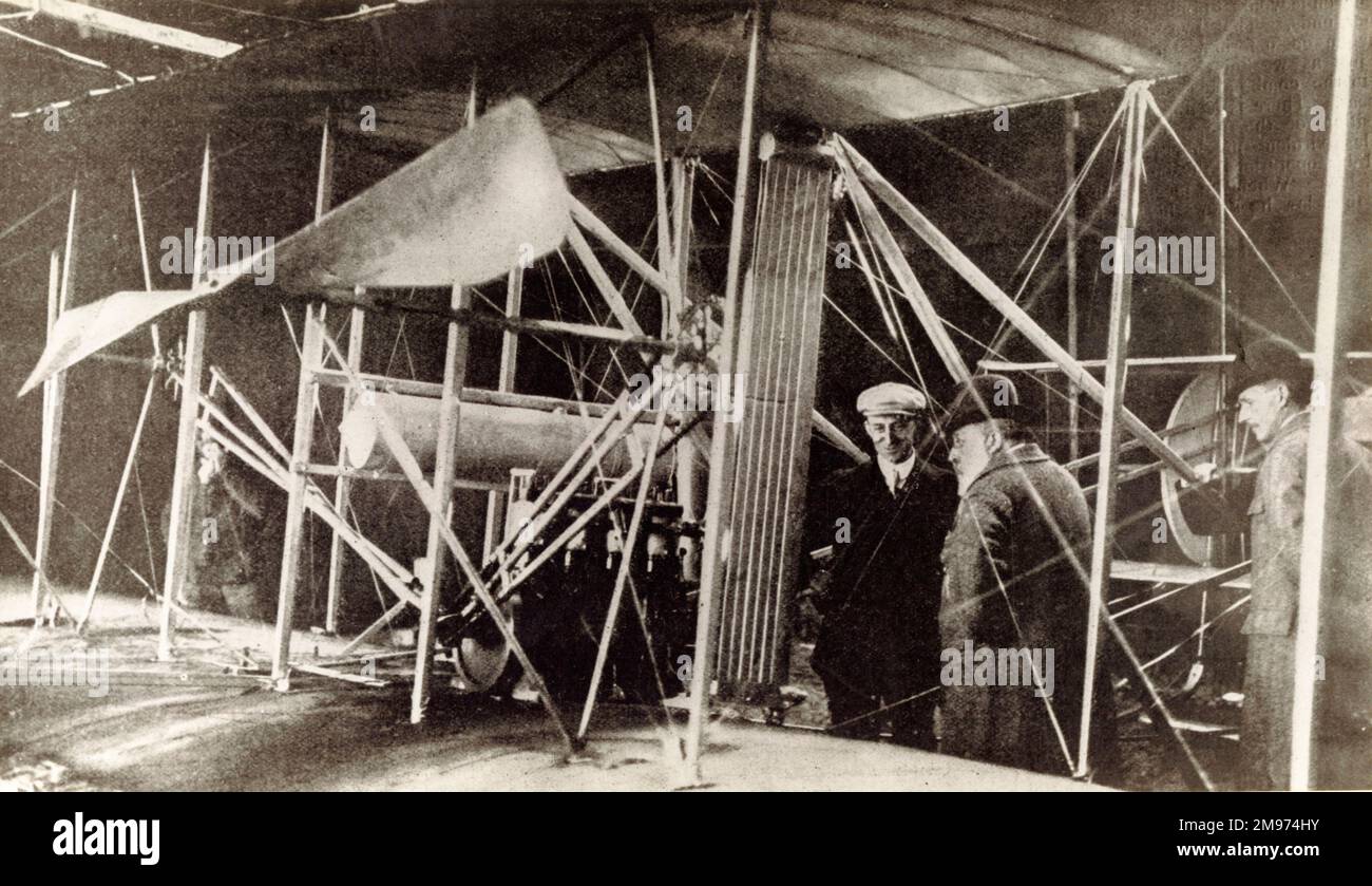 Wilbur Wright explique les aspects techniques de son avion au roi Edward VII à Pau en 1908. Banque D'Images