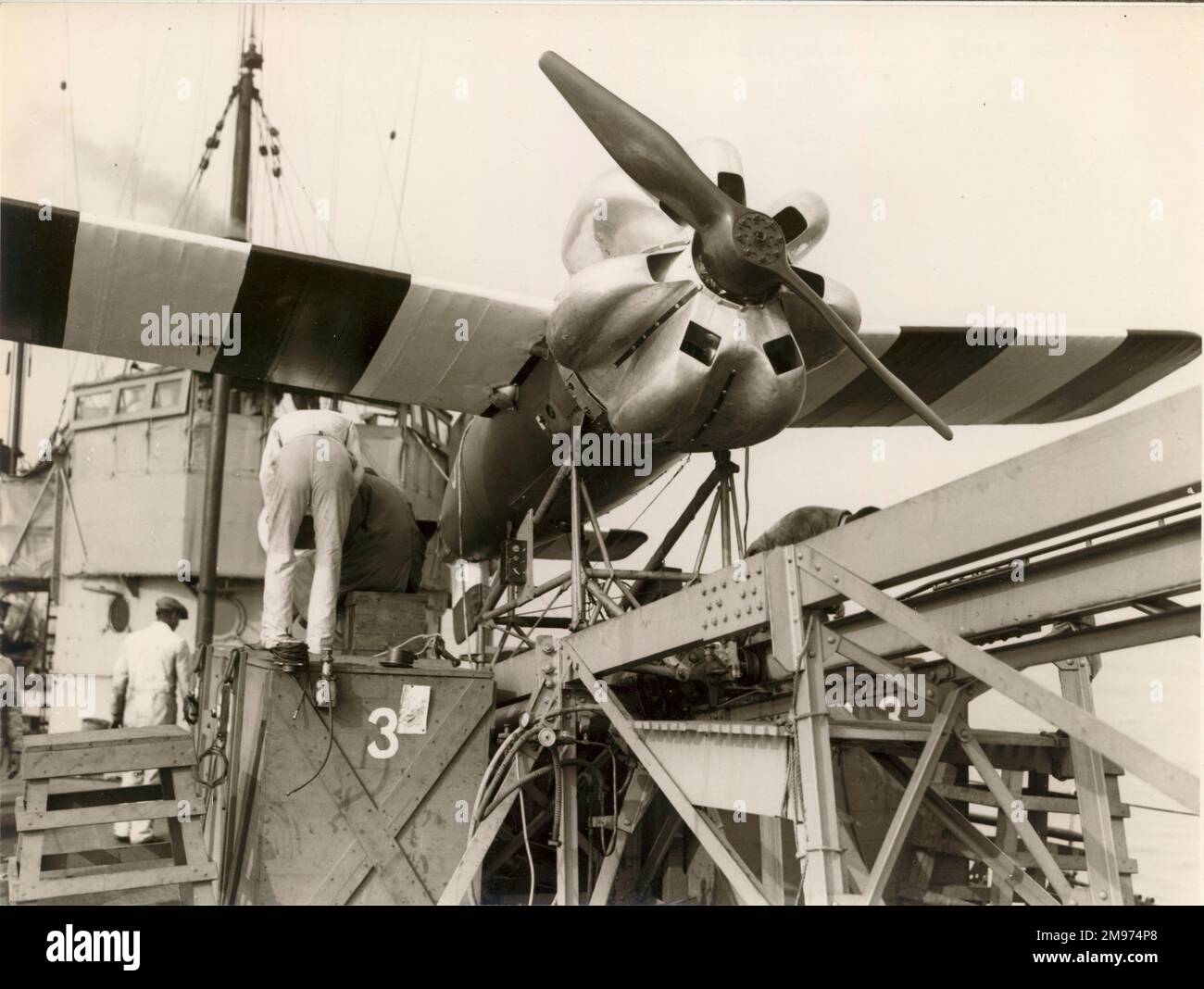 RAE larynx n° 3 sur le HMS Strongpoint - octobre 1927. Banque D'Images