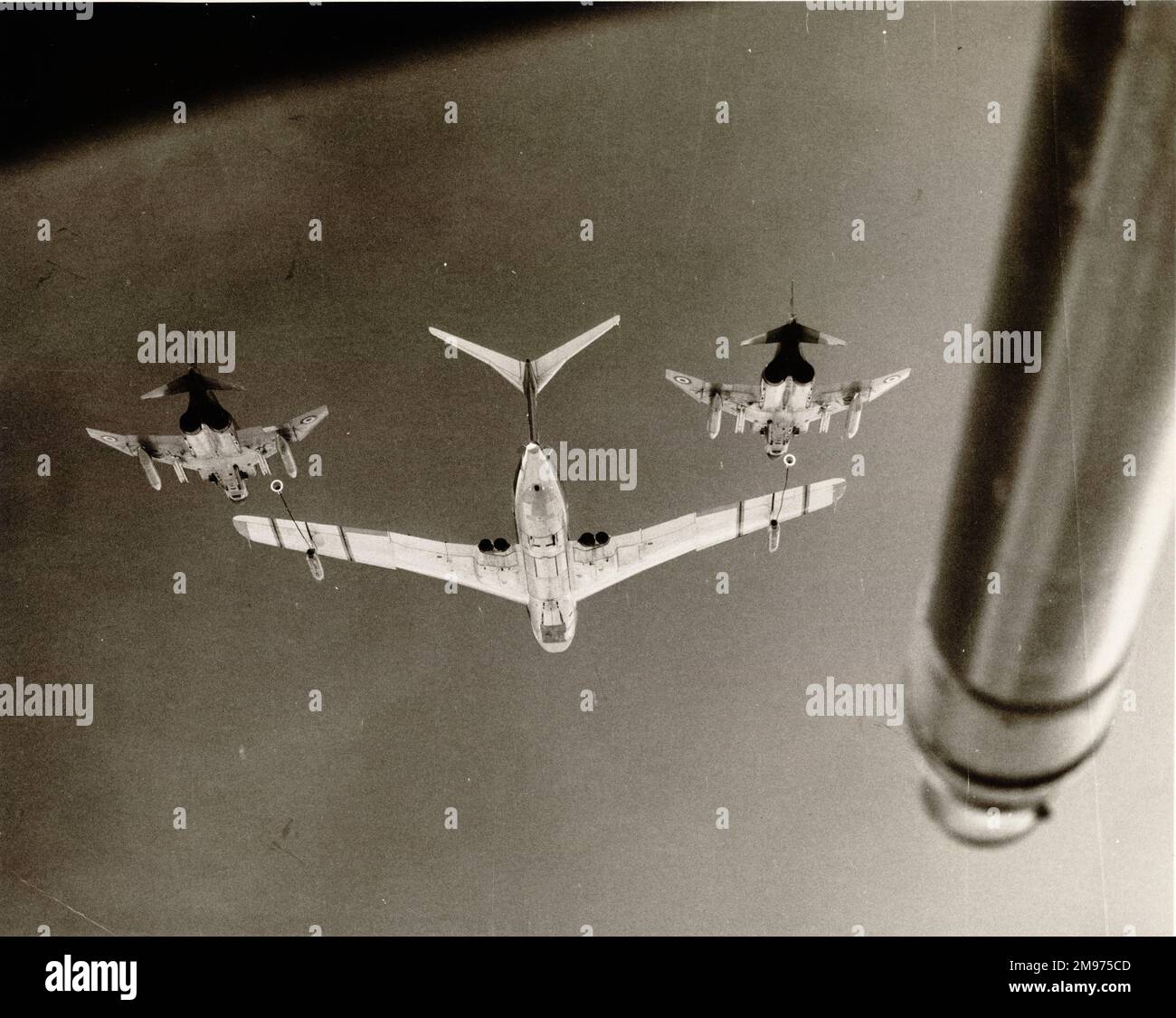 Handley page Victor K1 ravitaillent deux fantômes F McDonnell F-4. Banque D'Images