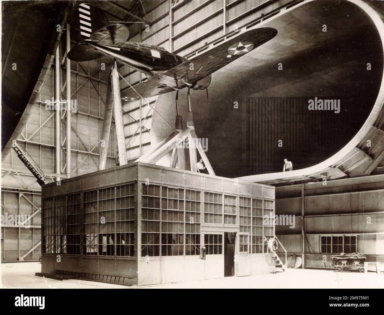 Un Lockheed Altair dans le tunnel aérodynamique à grande échelle du Comité consultatif national des laboratoires aéronautiques de Langley Field, en Virginie, aux États-Unis. Banque D'Images