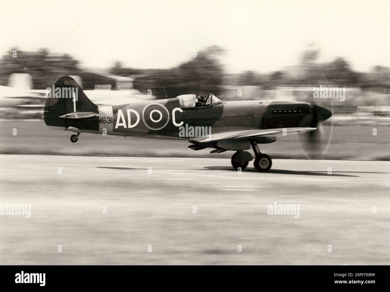 Supermarine Spitfire PRXIX, PM631, du vol commémoratif de la bataille d'Angleterre. Photo de James Gilbert. Banque D'Images
