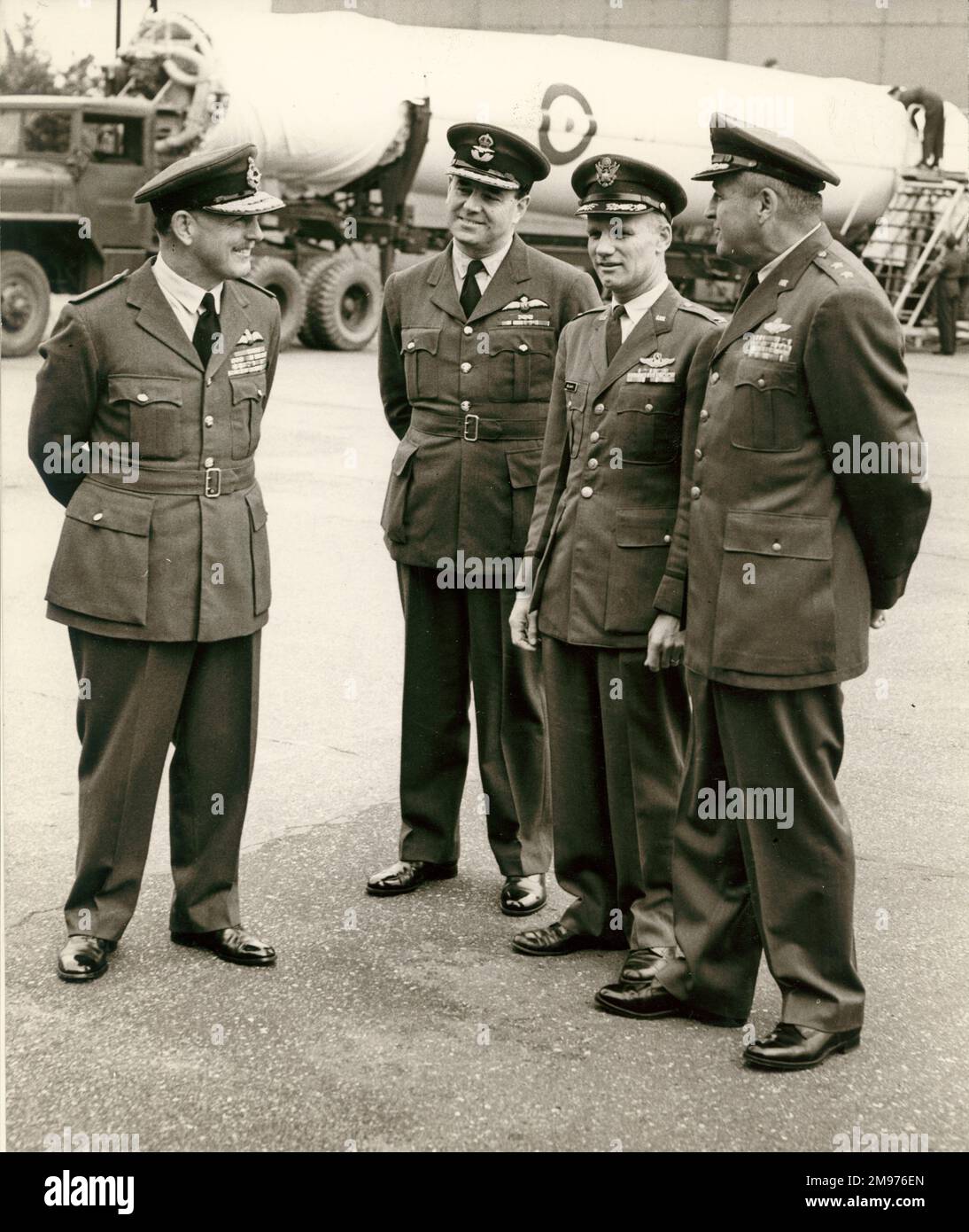 Le premier missile Thor pour la RAF à Feltwell, Norfolk, le 19 ...