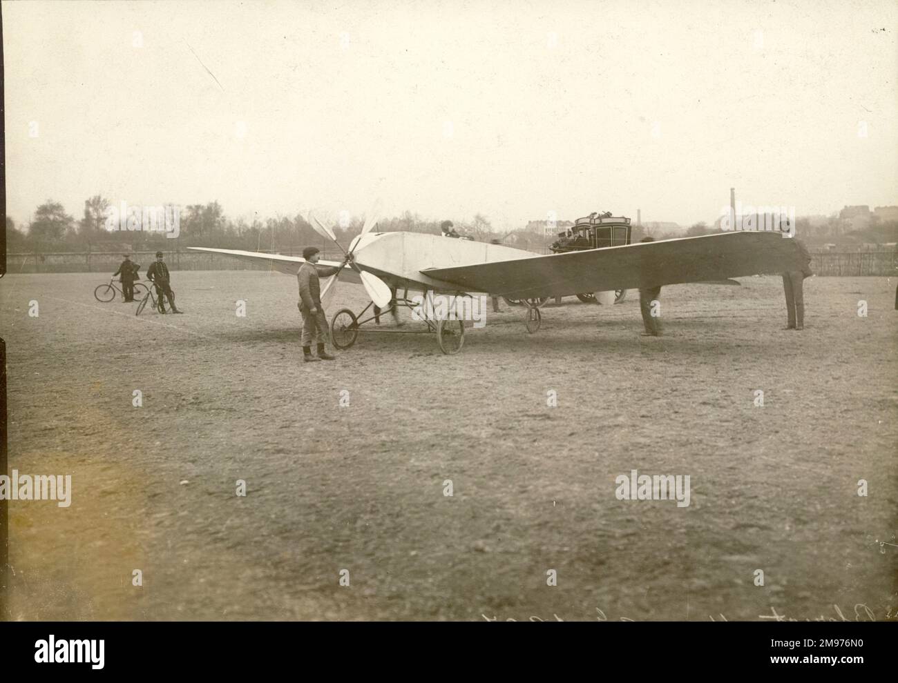 Louis Blériot dans le Blériot VII à Issy, novembre 1907. Banque D'Images