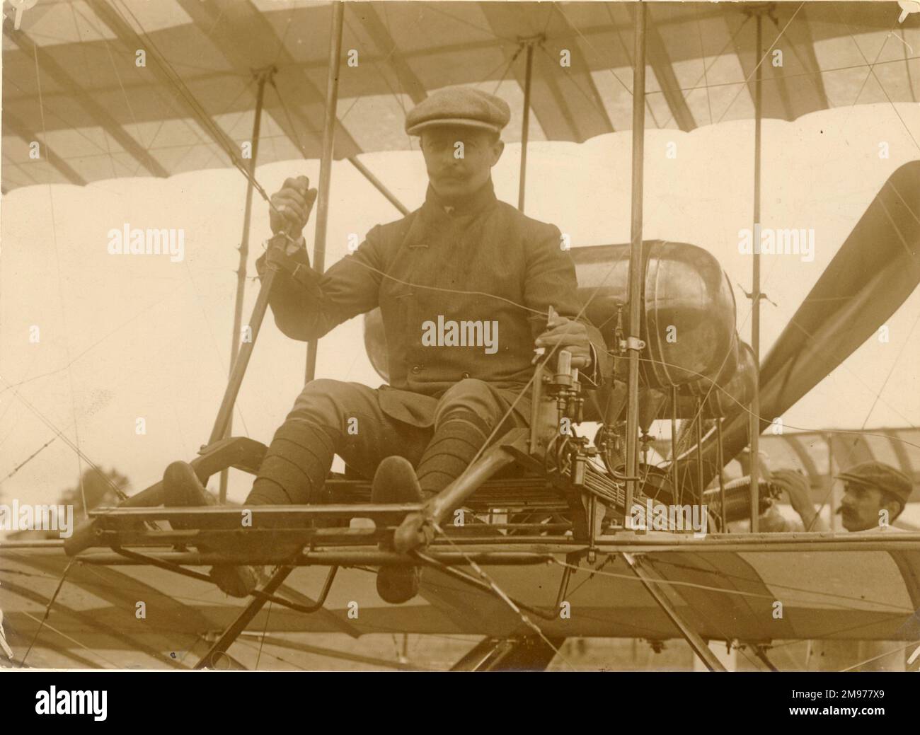 Van den est né sur son biplan Farman lors de la réunion de l'aviation de Reims. Banque D'Images