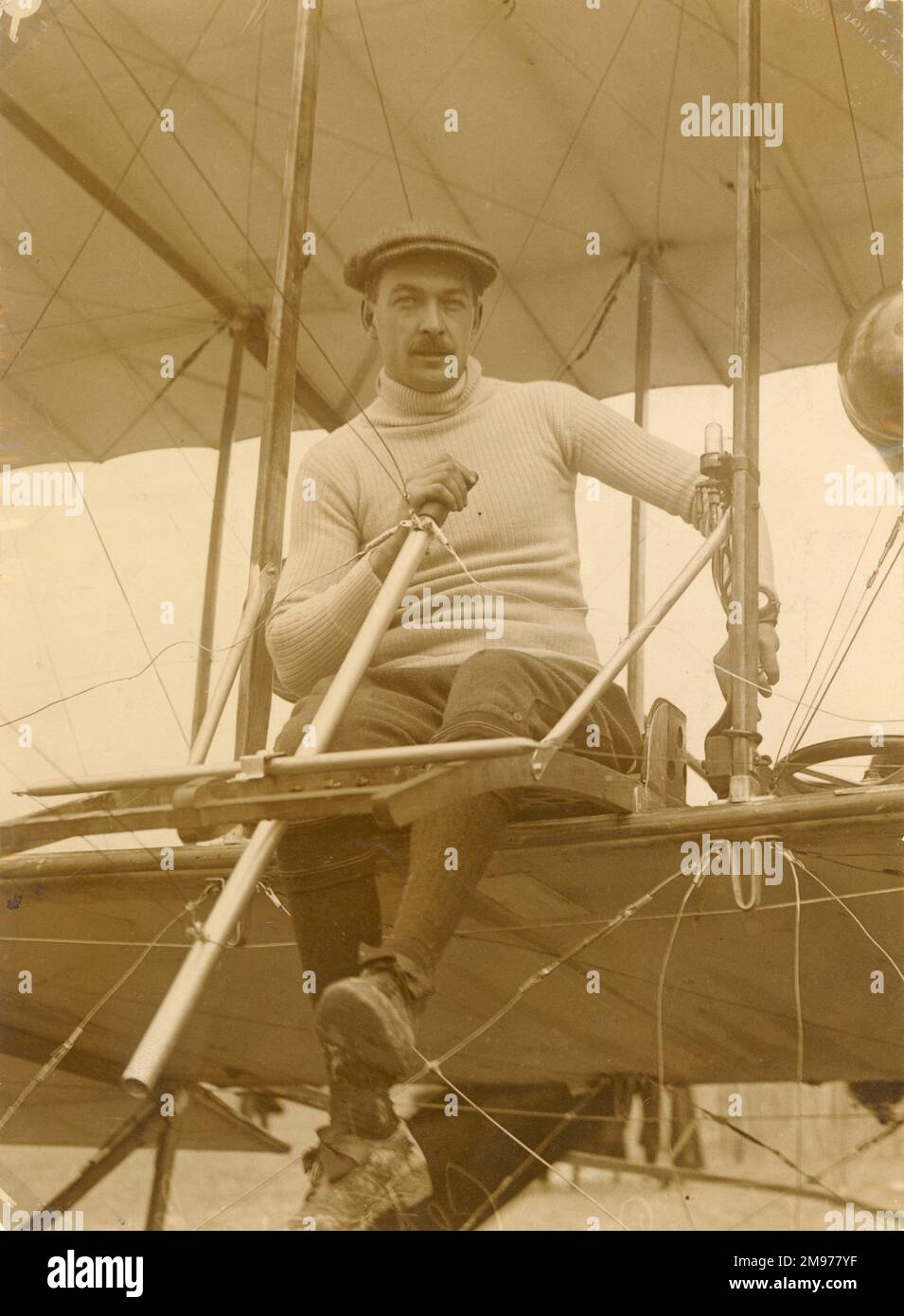 De Petrovsky sur son Somner biplan lors de la réunion de Reims Aviation. Banque D'Images