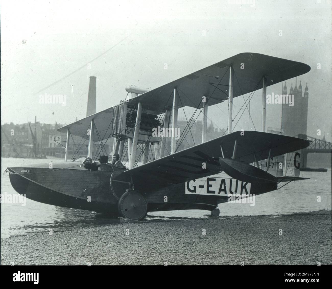 Vickers Viking III, G-EAUK, sur la rive de la Tamise. Banque D'Images