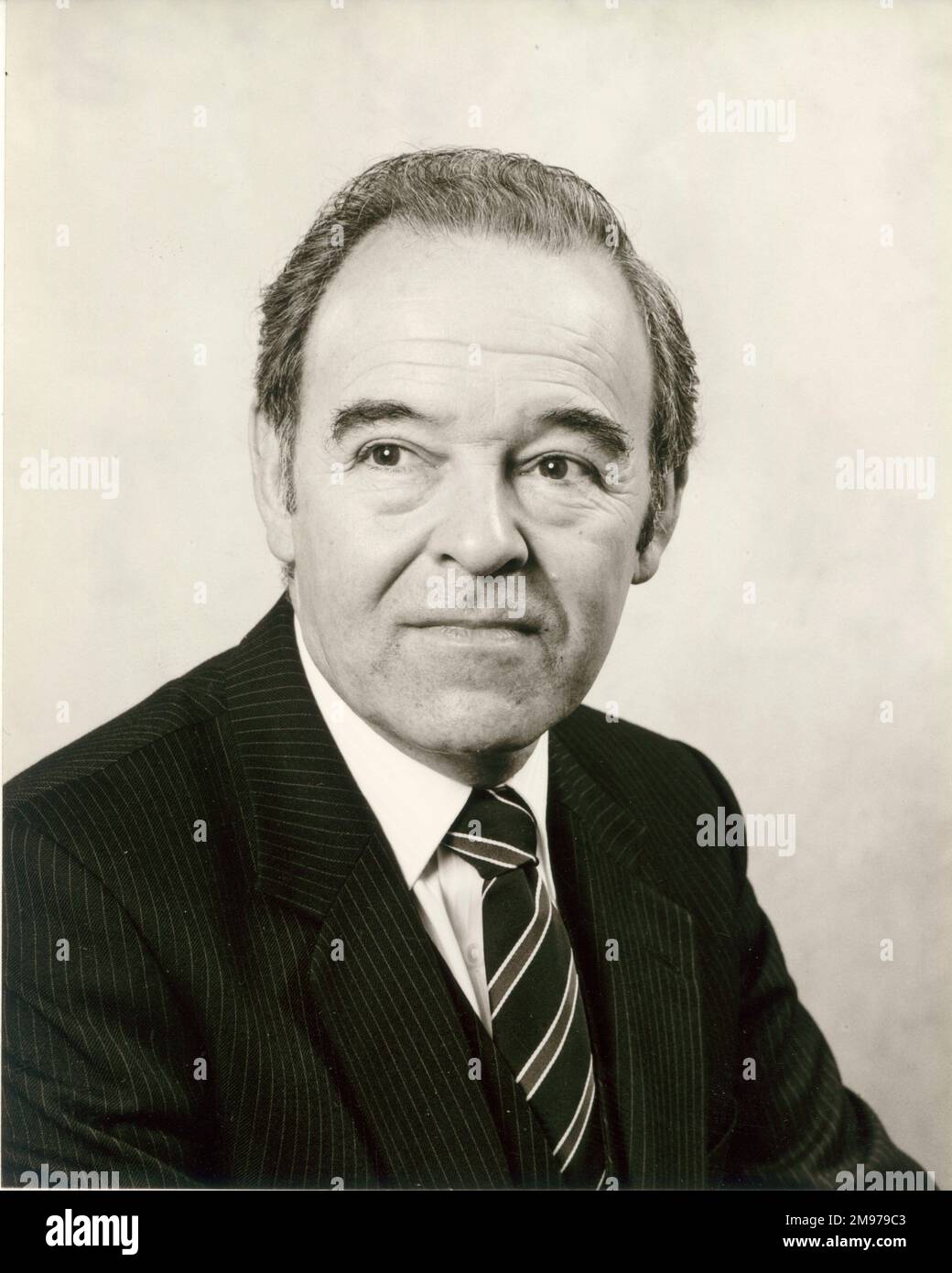 G.C. May, CEng, MIProdE, MRAeS, secrétaire de Raes 1985-1988. Banque D'Images