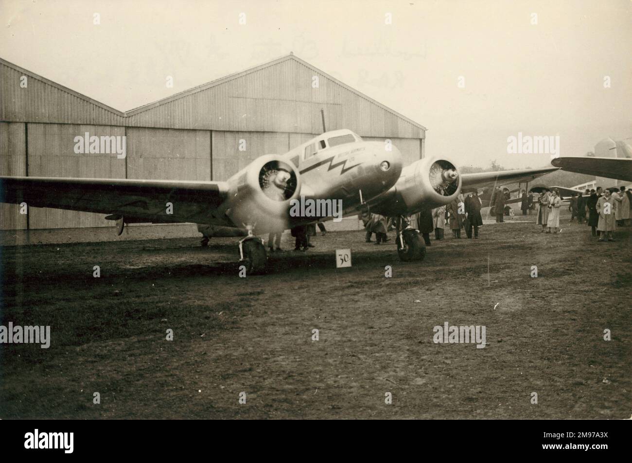 Lockheed Model 10A Electra of British Airways à la Royal Aeronautical Society Garden Party à l'aérodrome de Great West, nr Hayes, 9 mai 1937. Banque D'Images